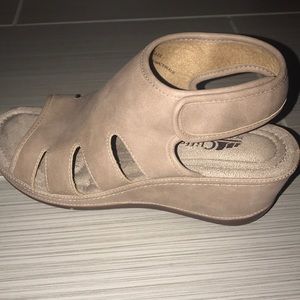 Beige velcro heels/sandals